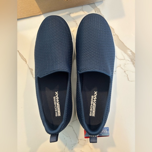 Skechers women’s size 8.5 WIDE - Picture 3 of 9